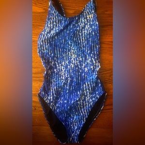TYR swimsuit women’s size 30-NWOT